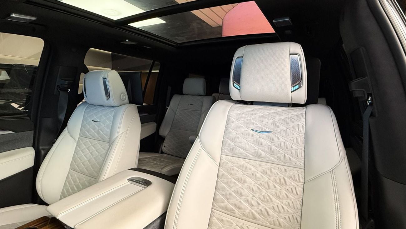 كاديلاك إسكالاد Cadillac Escalade 600 - 6 Seats - 2025