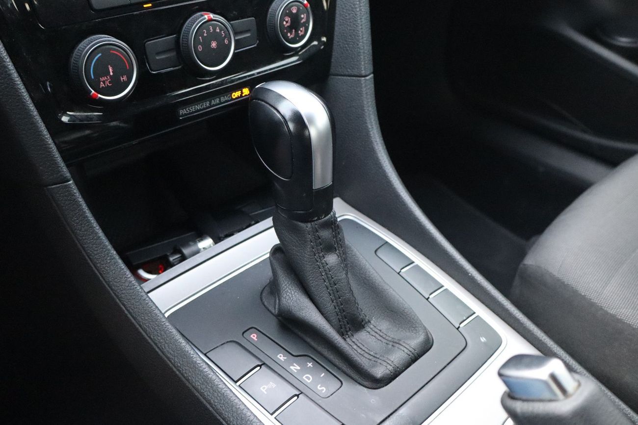 Volkswagen Passat S 2.5L