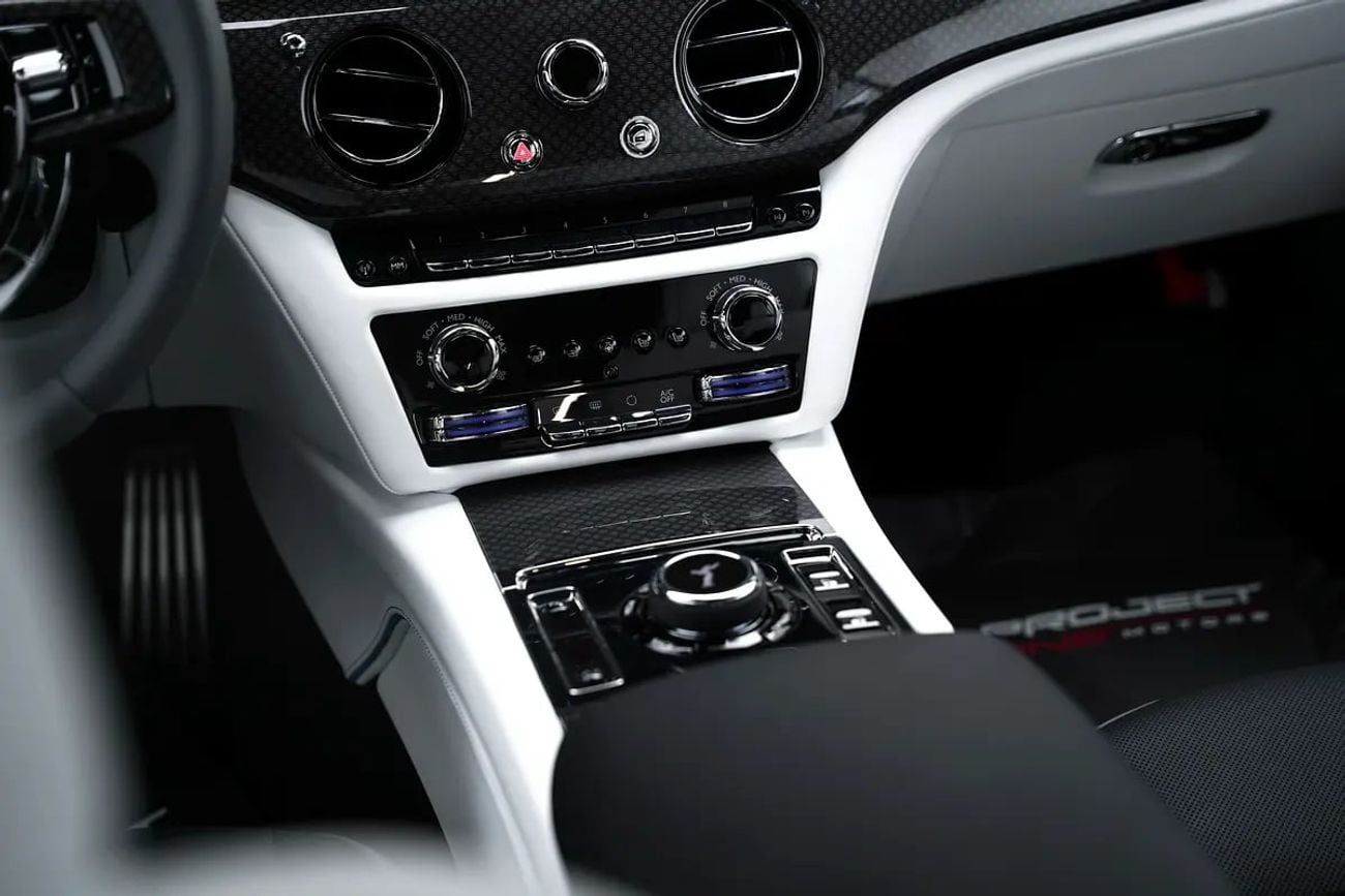 رولز رويس سبيكتر Black Badge | European Specs