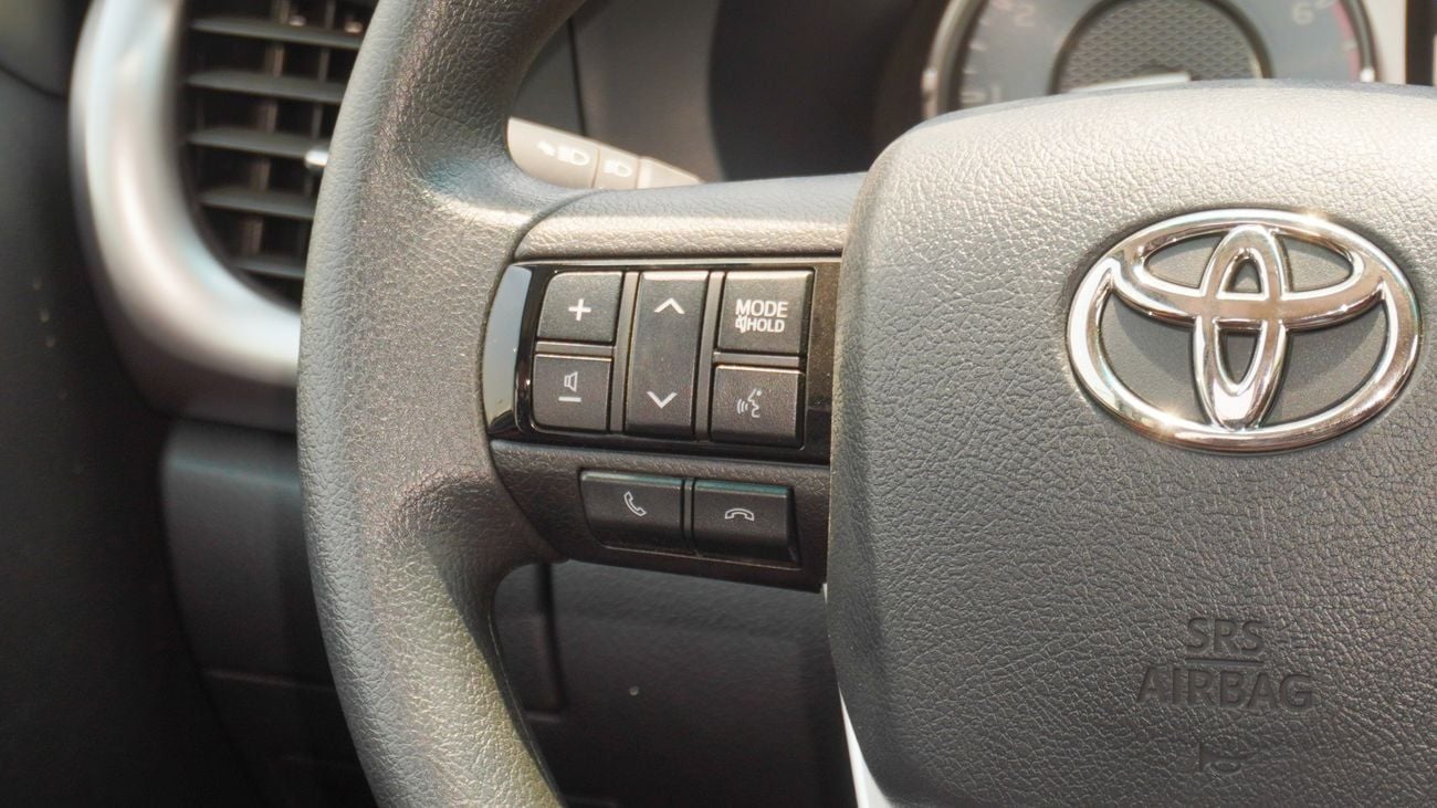 تويوتا هيلوكس SR5  2.7L  4WD A/T FULL 2025