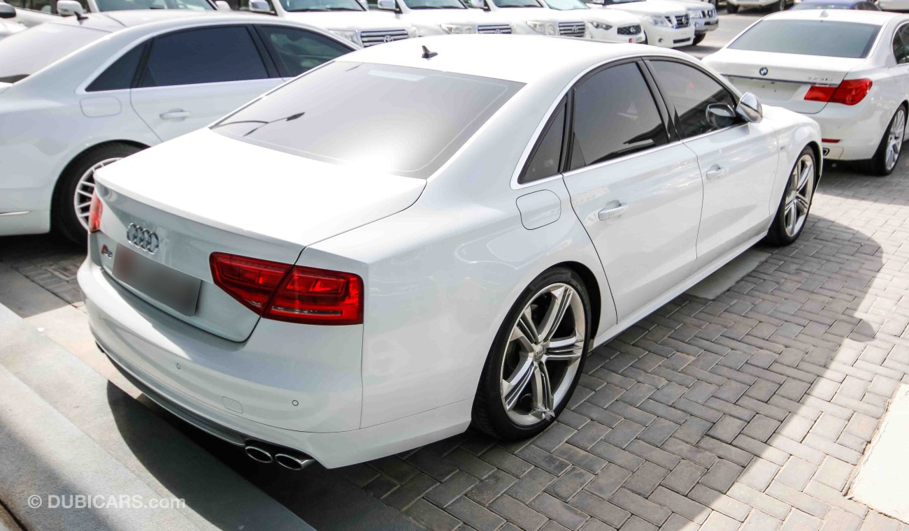 Audi S8 V8T quattro