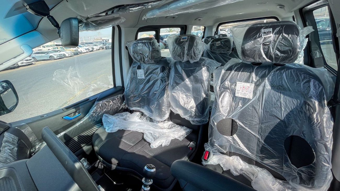 هيونداي ستاريا Premium 11-Seater 2.2-liter 4-cylinder Turbo-charged Diesel 2024YM