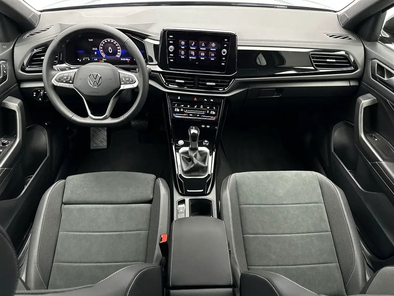 Volkswagen T ROC Style without Sunroof (REF#53392) / WAS 102,900 AED - NOW 69,900 AED