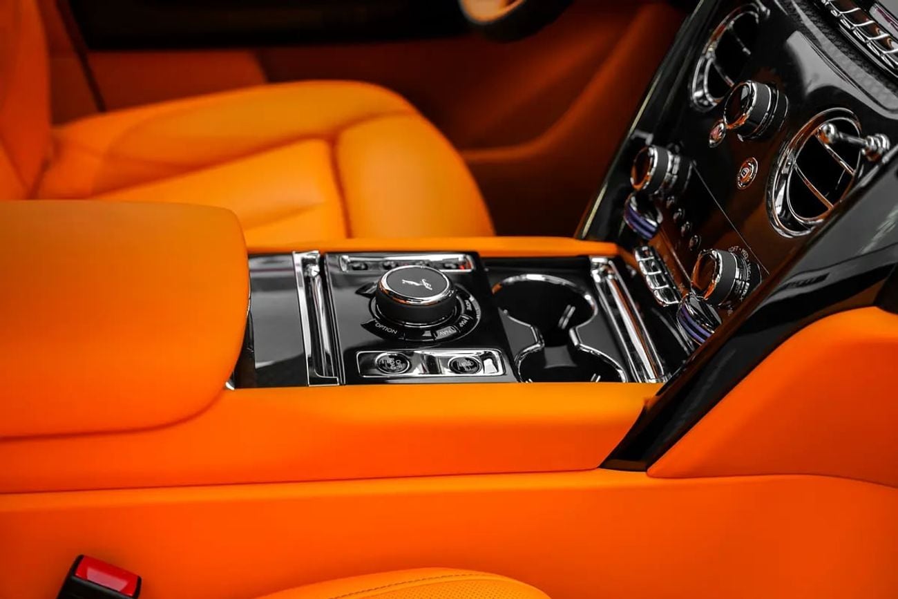 Rolls-Royce Cullinan BLACK BADGE WITH WARRANTY AND SERVICE CONTRACT