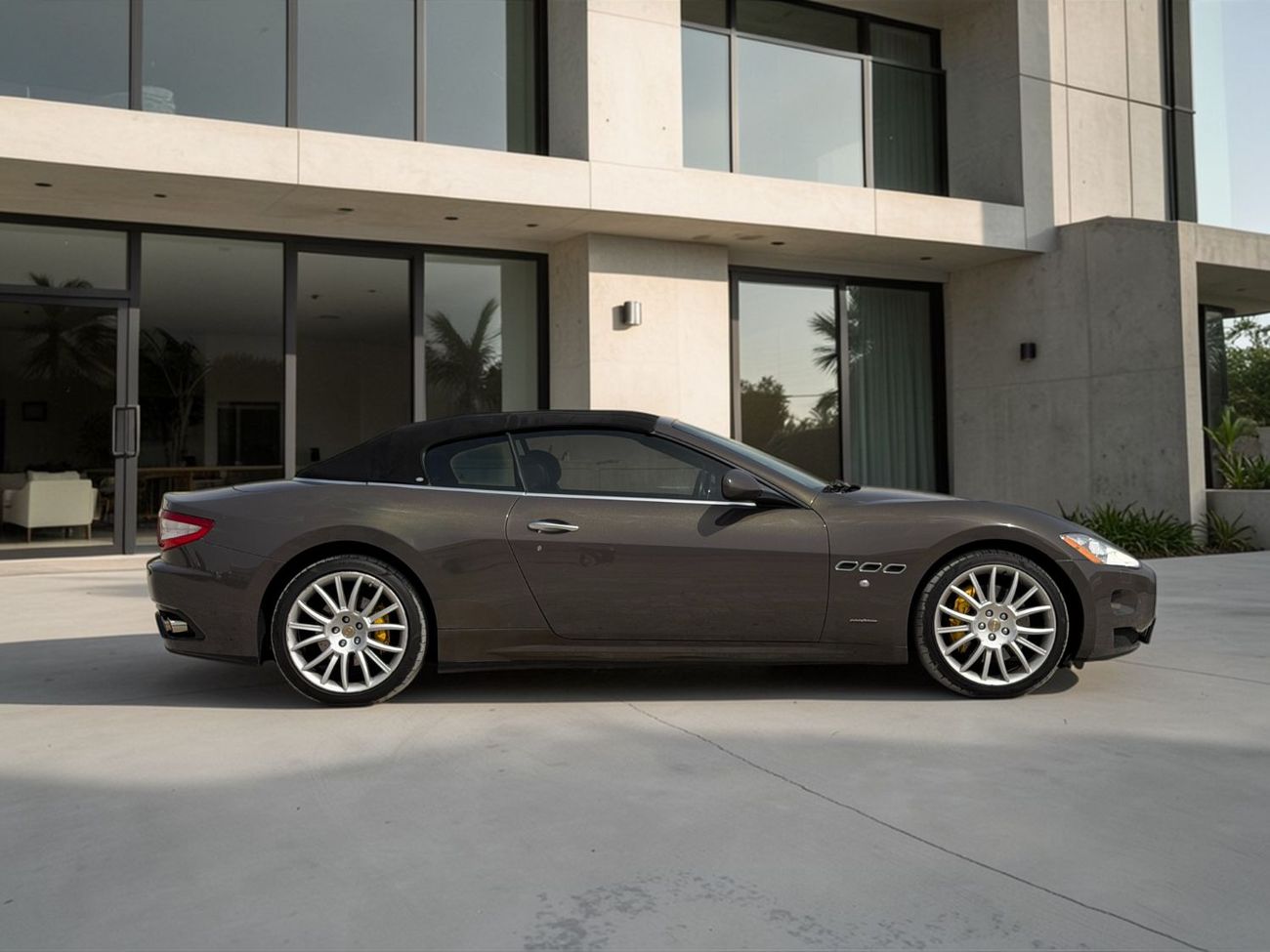 مازيراتي جران كابريو MASERATI GRANCABRIO FENDI EDITION | 4.7L V8 – 460 BHP | 2012 | GCC SPECS