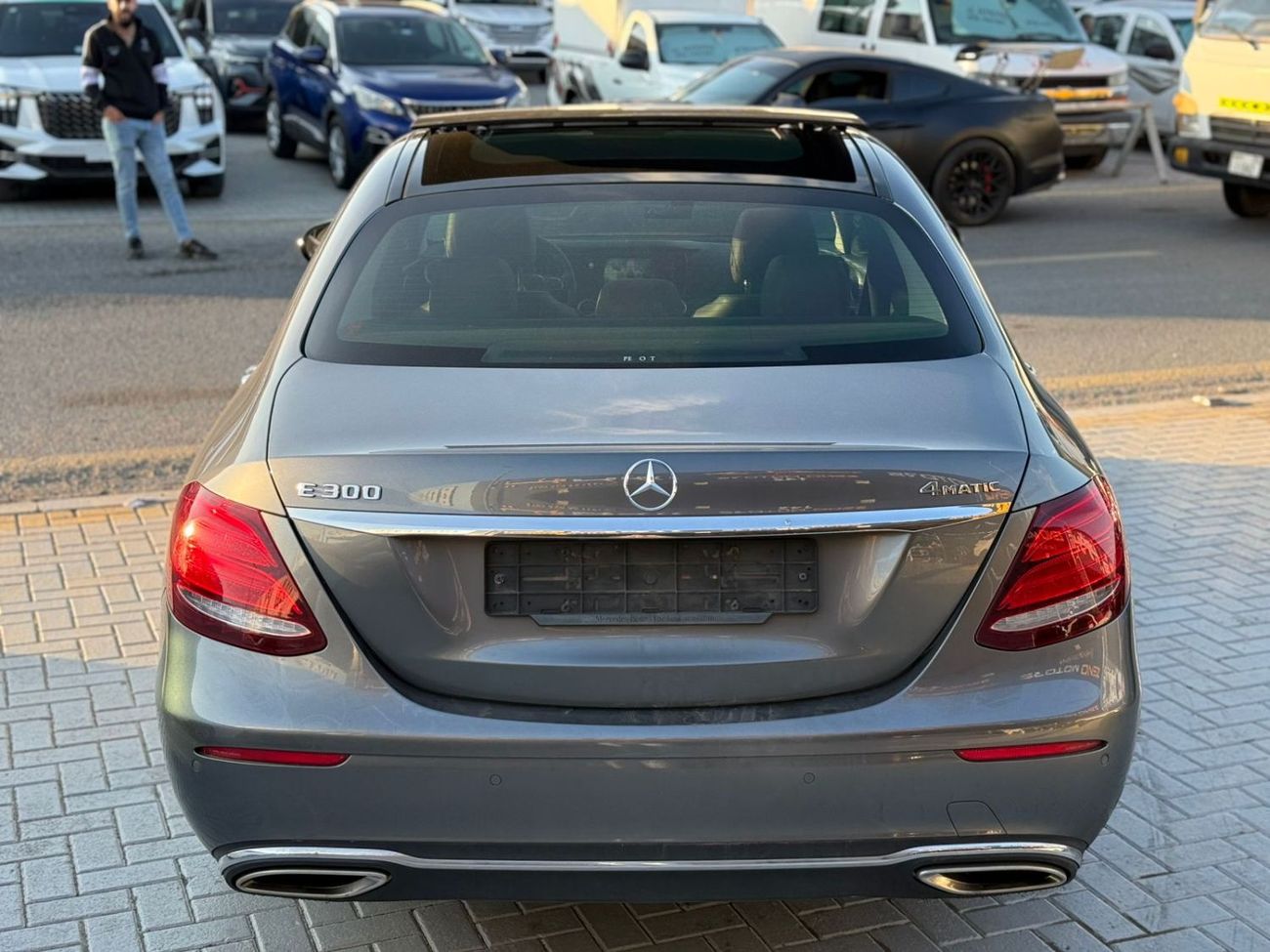 Mercedes-Benz E300 Premium 2.0L