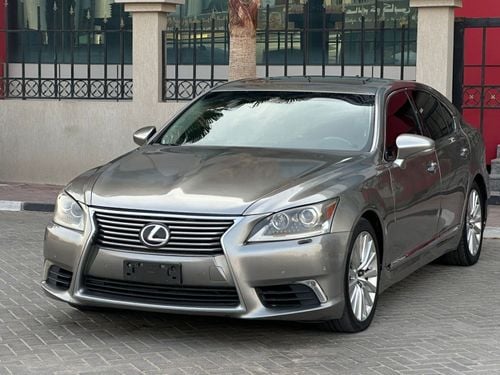 Lexus LS460 Premier SWB