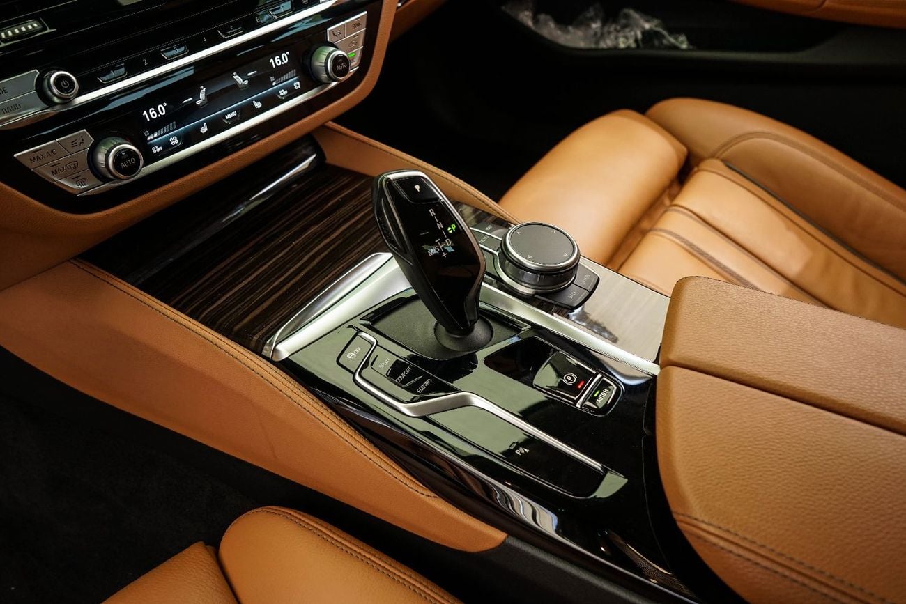 بي أم دبليو 520i 2.0L Twin Power Turbo Inline-4 Engine