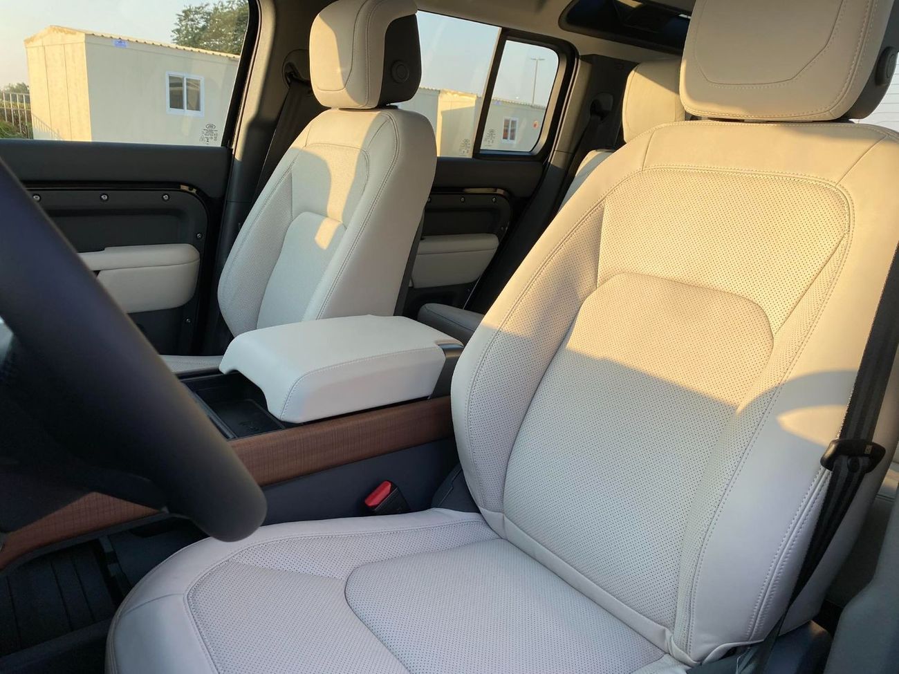 Land Rover Defender BRAND NEW**2024**GCC SPEC UNDER WARRANTY