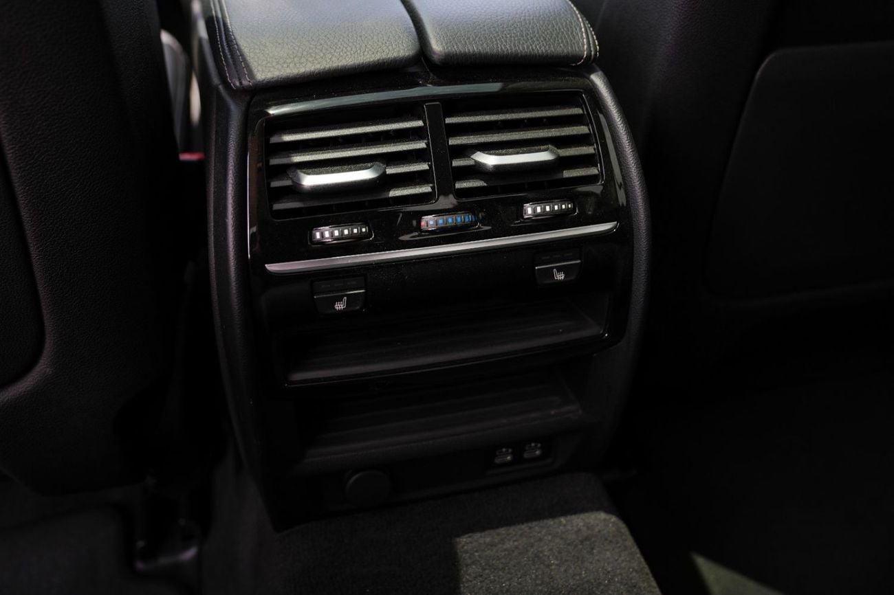 بي أم دبليو 520i Std 2.0L