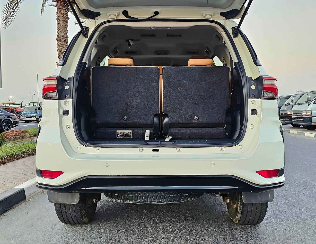 Toyota Fortuner GXR V6 4.0 4WD/ 2021 SHAPE/ LEATHER SEATS/ DVD CAMERA/ LOW MILEAGE/ EXPORT ONLY / LOT# 72939