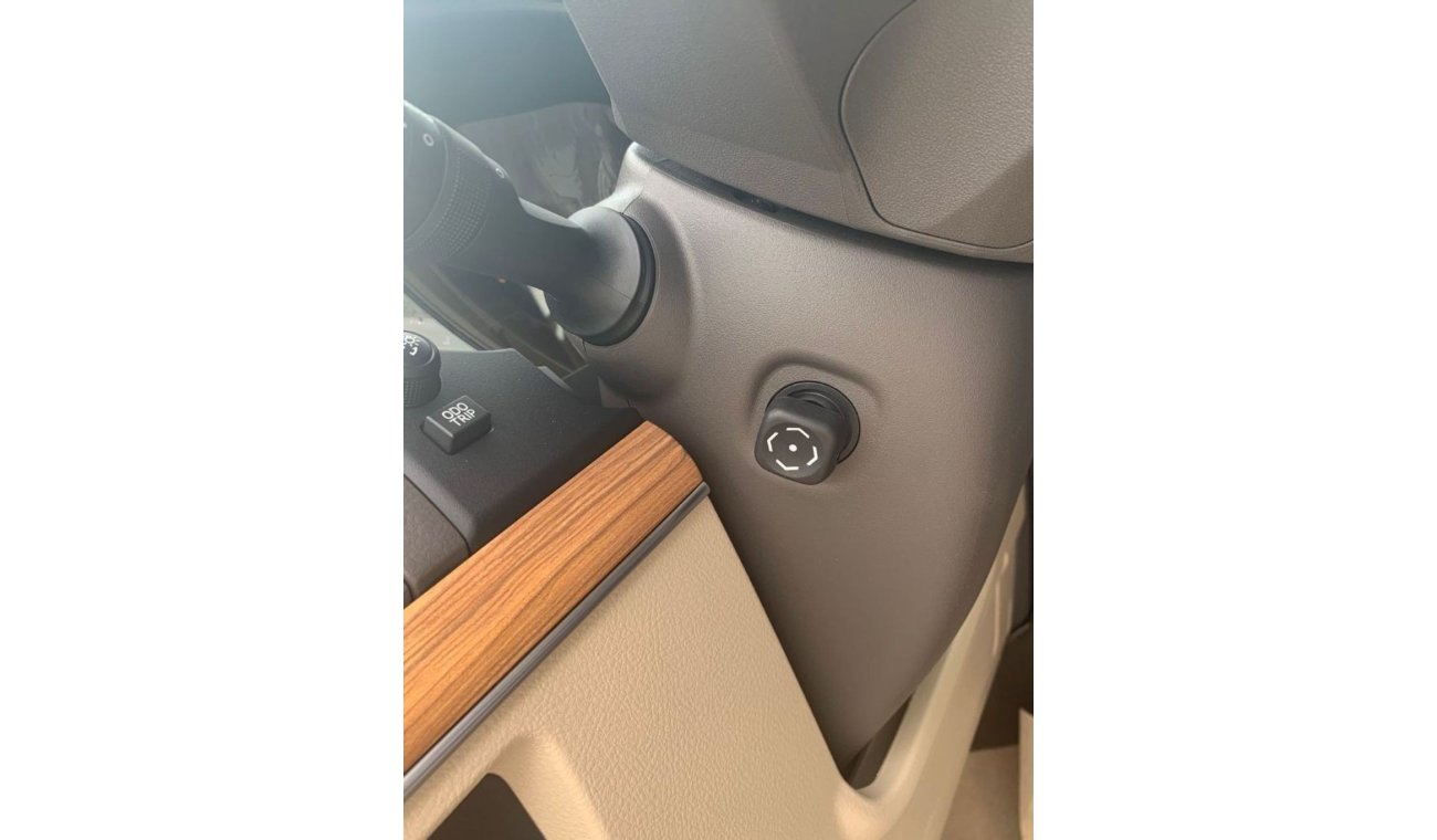 تويوتا برادو TOYOTA PRADO V6 4.0L VX PETROL - 8 AIRBAGS - FULL OPTION - KDSS - SUNROOF - 360 CAM - LEATHER SEAT -