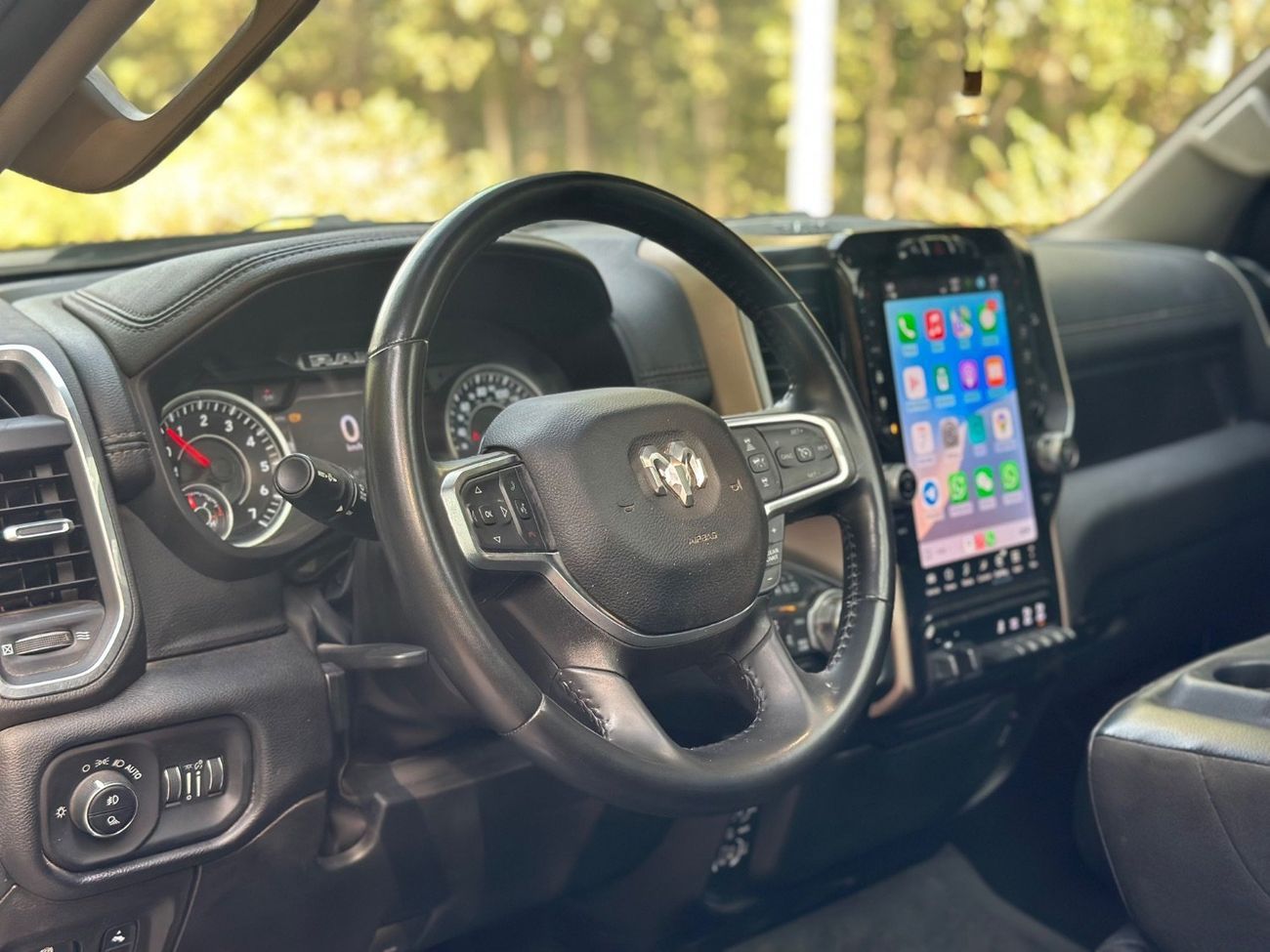 رام 1500 2022 Laramie | 5.7L HEMI V8 | 4x4 | Full Option | American Specs | Low mileage