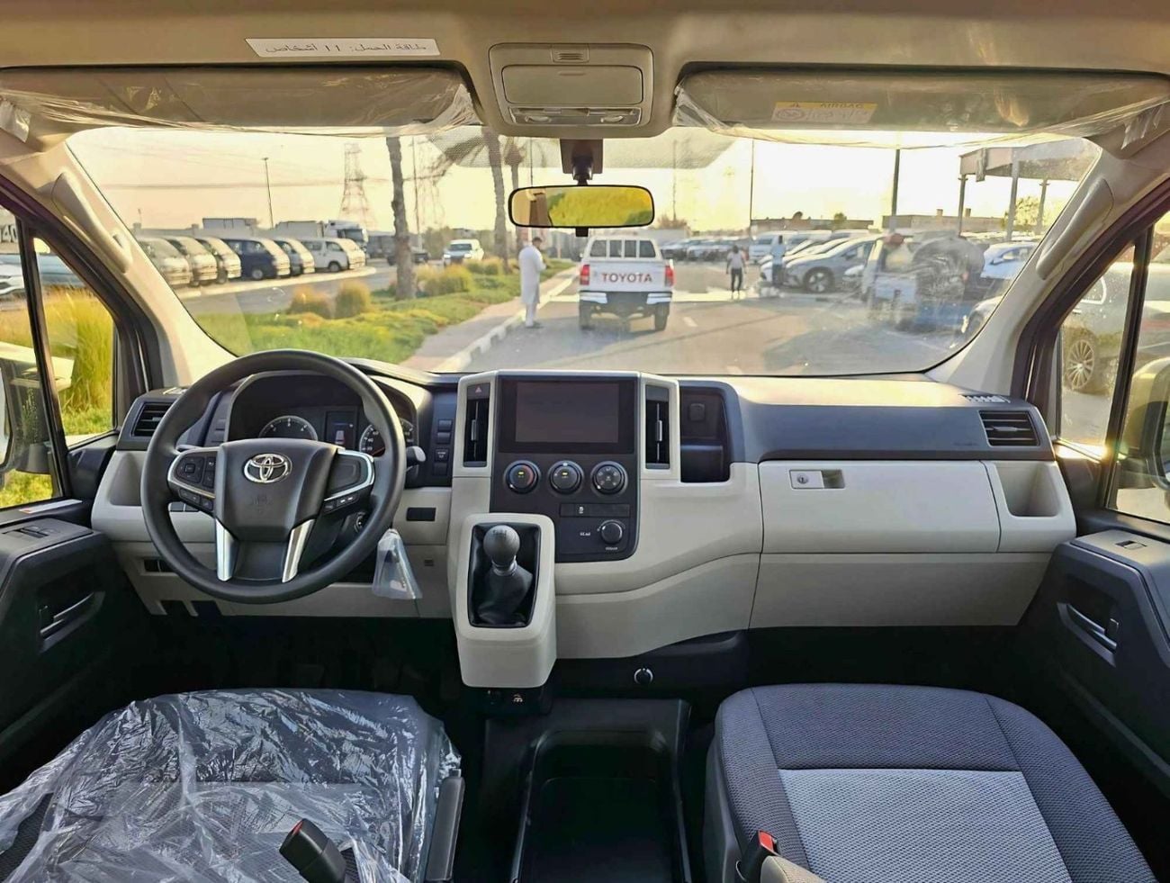 Toyota Hiace GL TOYOTA HIACE HIGHROOF DX  M/T / 2.8L V4 DIESEL BLACK BUMPER / DVD CAMERA  (CODE # HRDMDA )