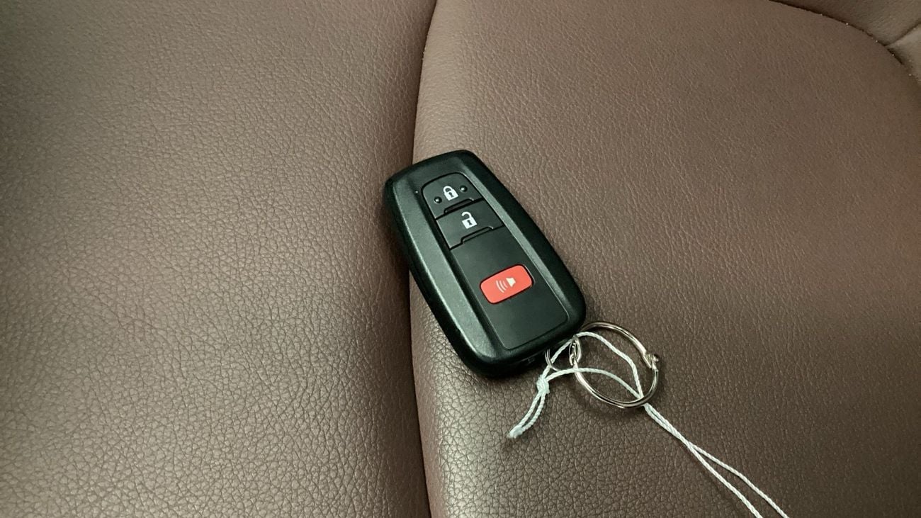 تويوتا كورولا كروس 1.8 HYBRID GLI AUTO | شامل الضمان | 0 ﺪﻔﻋﺓ ﺃﻮﻟﻯ
