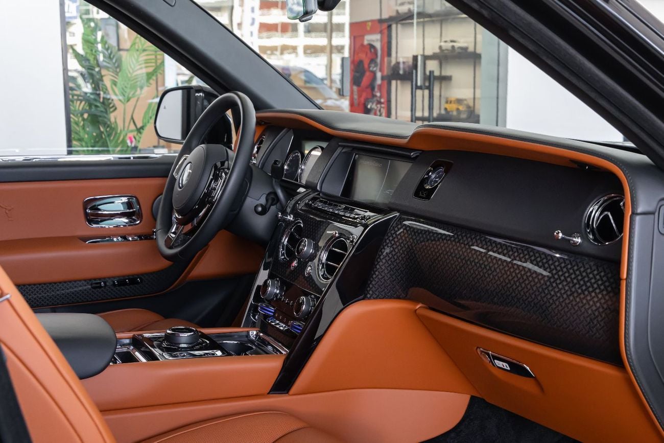 رولز رويس كولينان Rolls-Royce Cullinan | Black Badge | GCC Specs | Dealer Warranty & Service Contract (AGMC) | 2022