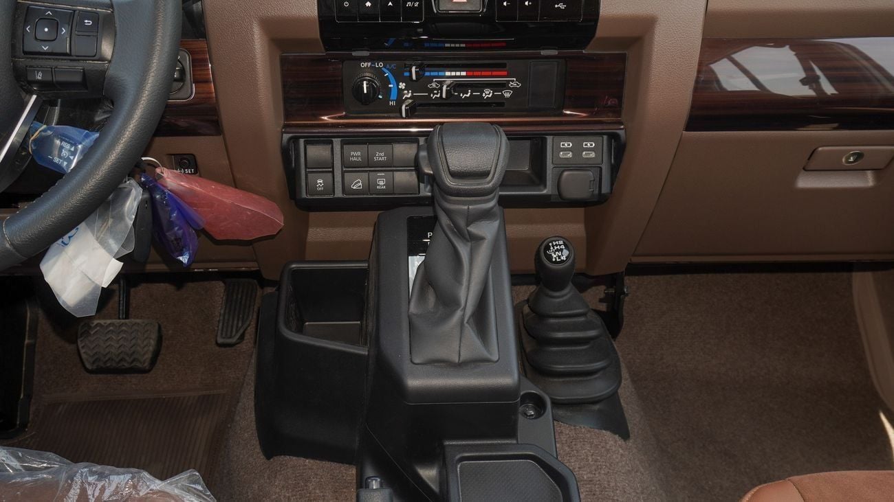 Toyota Land Cruiser 70 HT VXR 4.0L V6