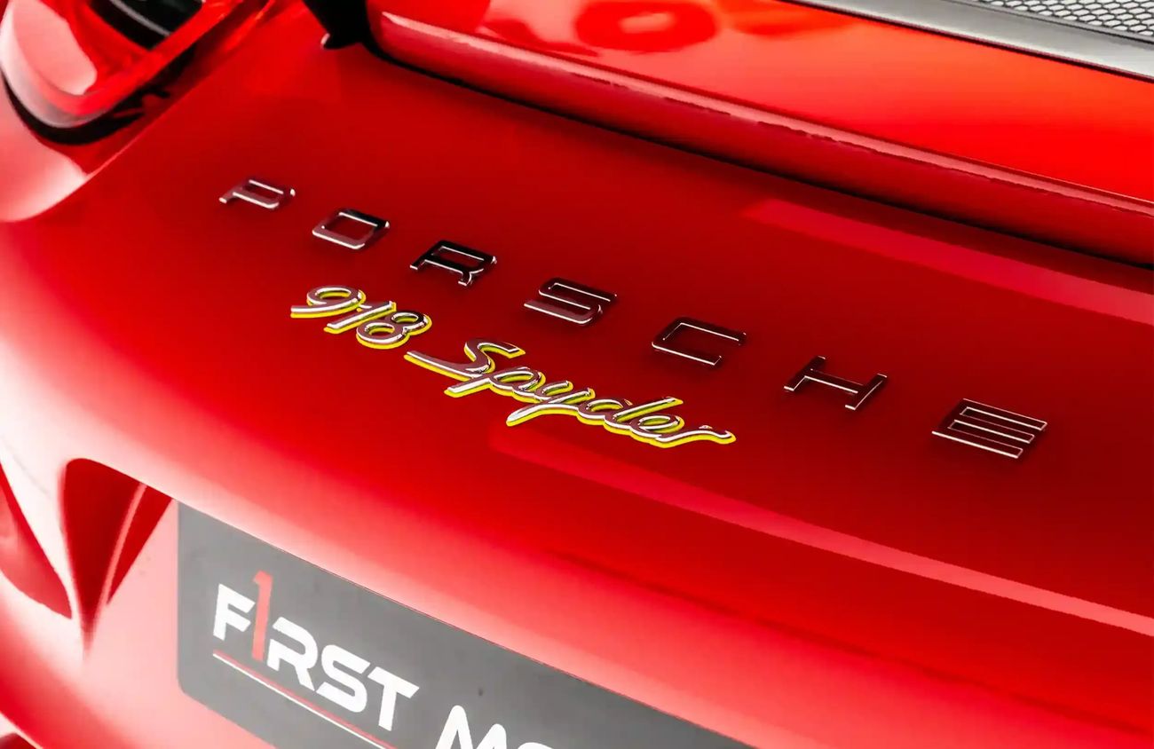 Porsche 918 Spyder 4.6L V8 N/A engine + emotor