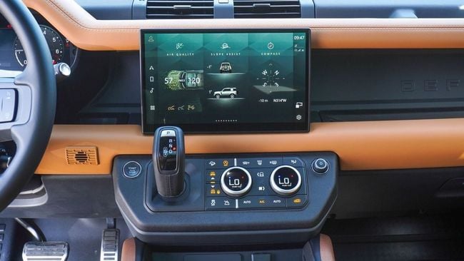 Land Rover Defender P400 3.0L (For Local registration plus 10%), миниатюра 25