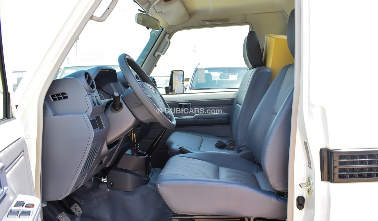 تويوتا لاند كروزر بيك آب 4.0L V6 Petrol