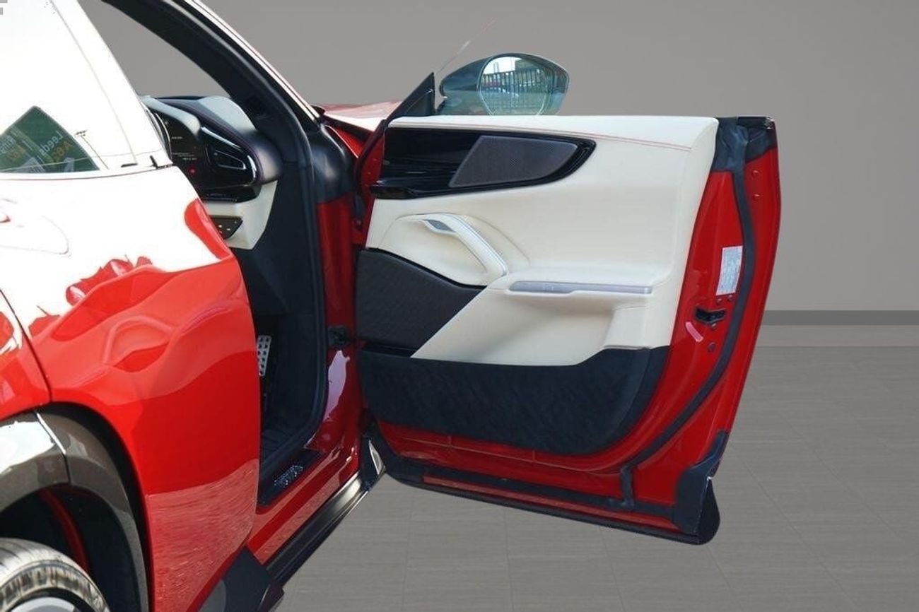 فيراري بوروسانجوي 6.5 V12 F1 DCT 4WD Euro 6 (s/s) 4dr (EXPORT ONLY) RIGHT HAND DRIVE