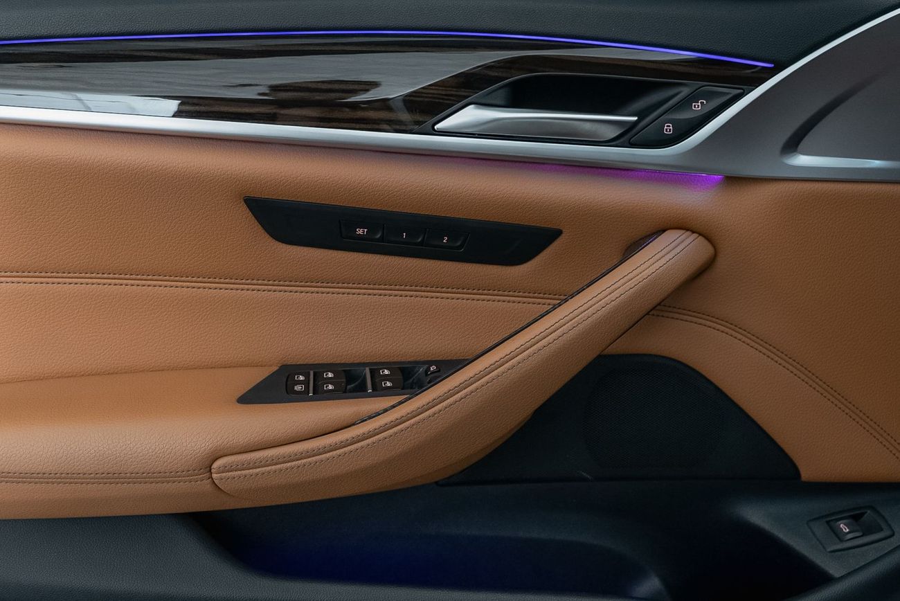 بي أم دبليو 530i Luxury 2.0L