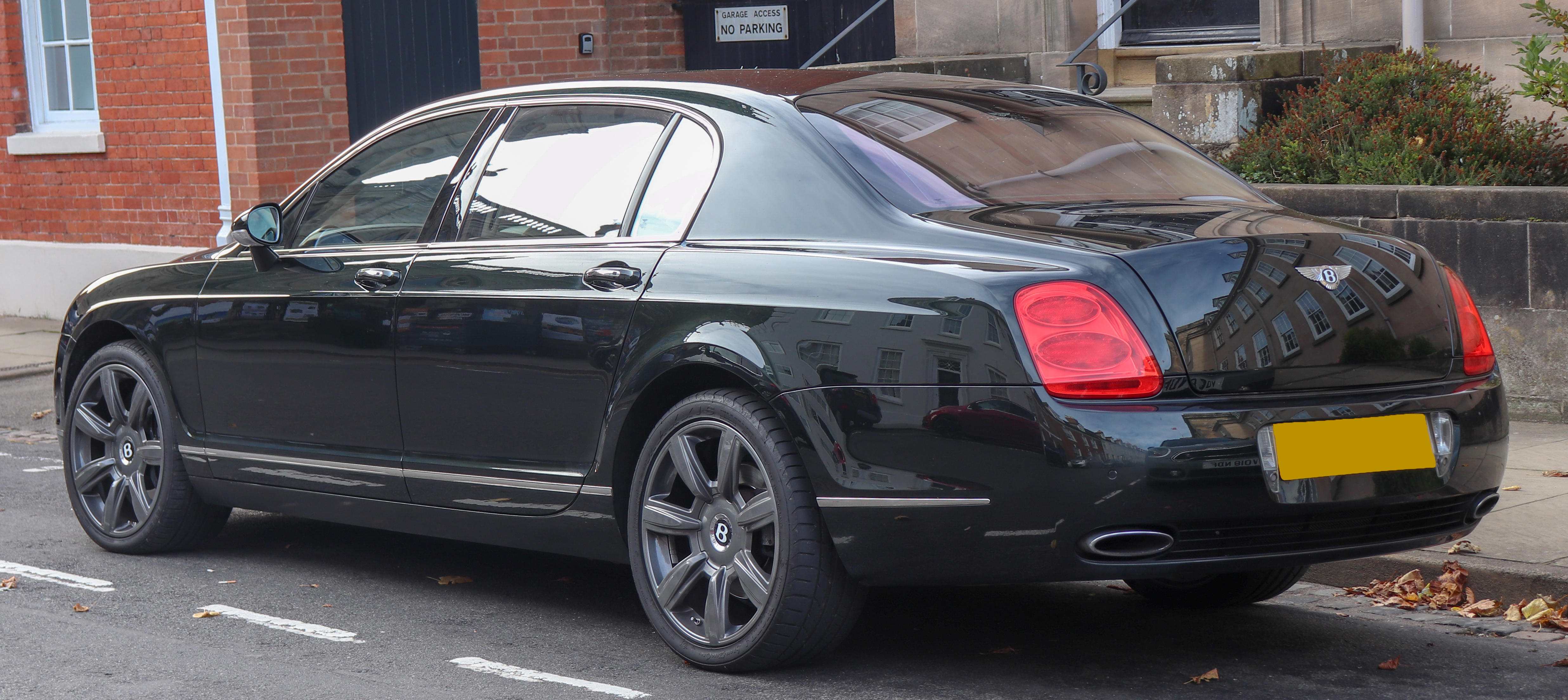 Bentley Continental Flying Spur exterior - Rear Right Angled