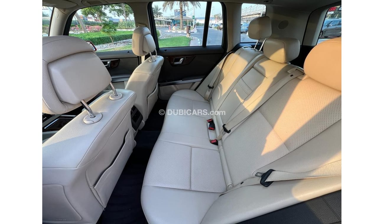 Mercedes-Benz GLK 250 Std MERCEDES BENZ GLK250 2015 GCC 4MATIC FULL OPTIONS ORIGINAL PAINT IN LOW MILEAGE