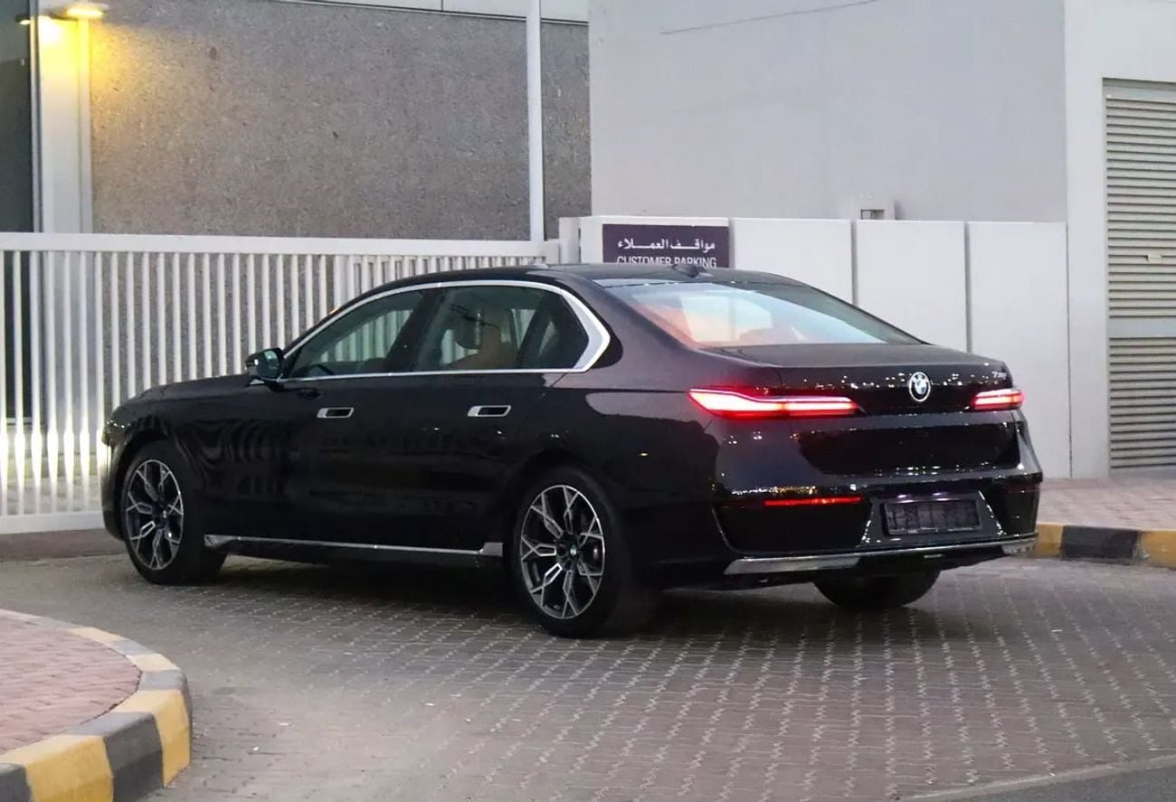 BMW 735i DESIGN PURE EXCELLENCE BMW 7 Series 735 2025 GCC specs