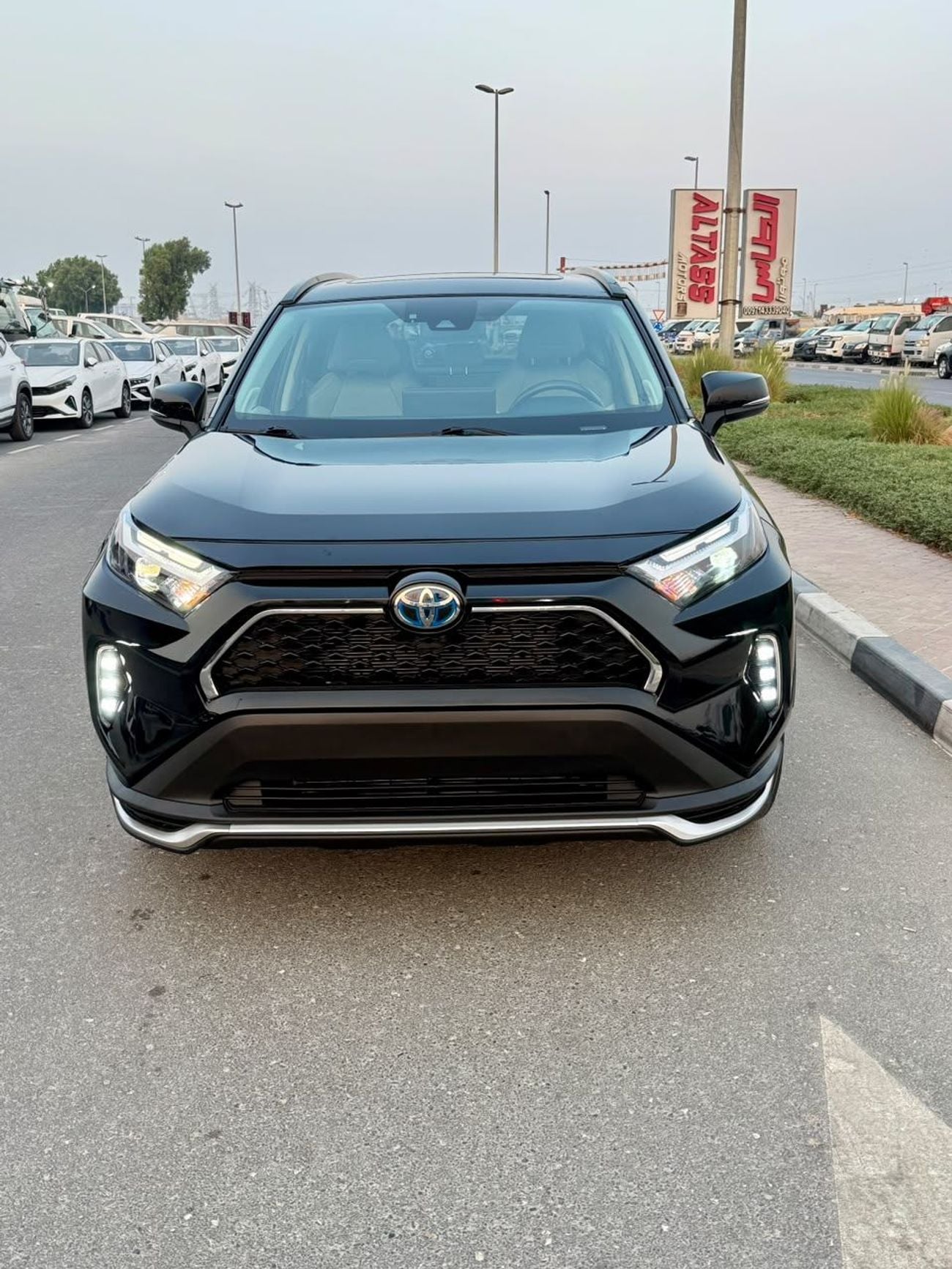 تويوتا راف ٤ XLE HEV RAV4 XLE Premium HV AWD 4X4