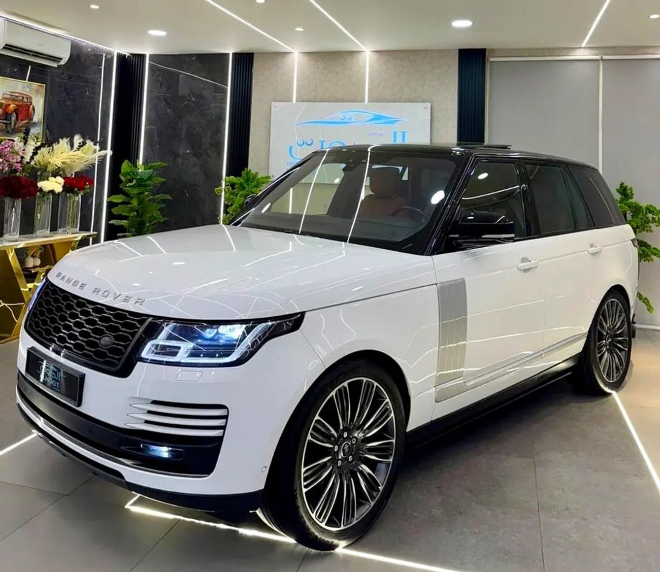 Land Rover Range Rover LWB Autobiography P400 3.0L ELITE VOGUE || SUPERCHARGED || GCC || FULLY LOADED || ACCIDENTS FREE