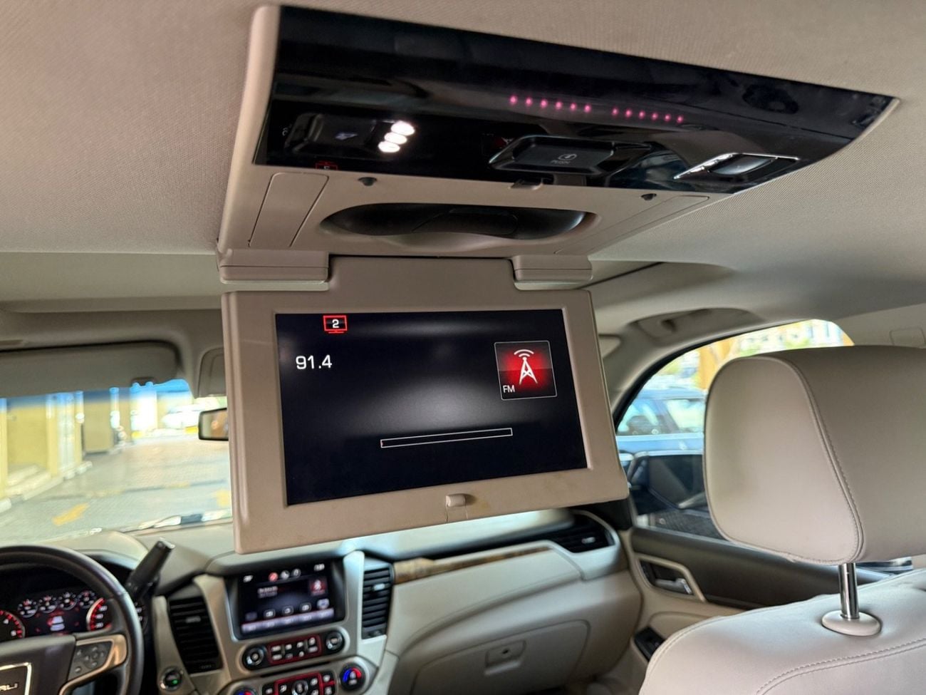 GMC Yukon 2015 DENALI 6.2L/V8 WELL MAINTAINED GCC