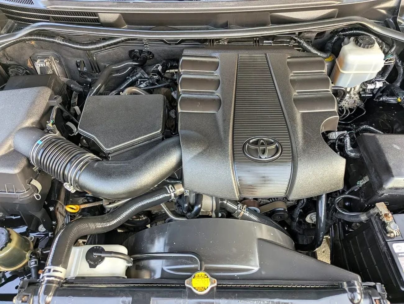 Toyota Land Cruiser GXR FACELIFTED FULL OPTION GXR V6 4.0L IN EXCELLENT CONDITION