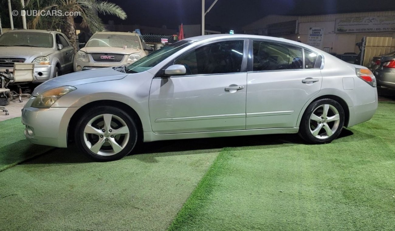 Nissan Altima vrey clean gcc