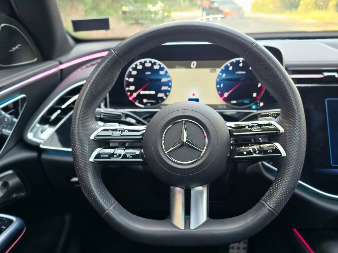 مرسيدس بنز E300 MERCEDES E-300 2024 // ORGINAL PAINT // LOW MILEAGE // PERFECT CONDITION // FULL OPITION