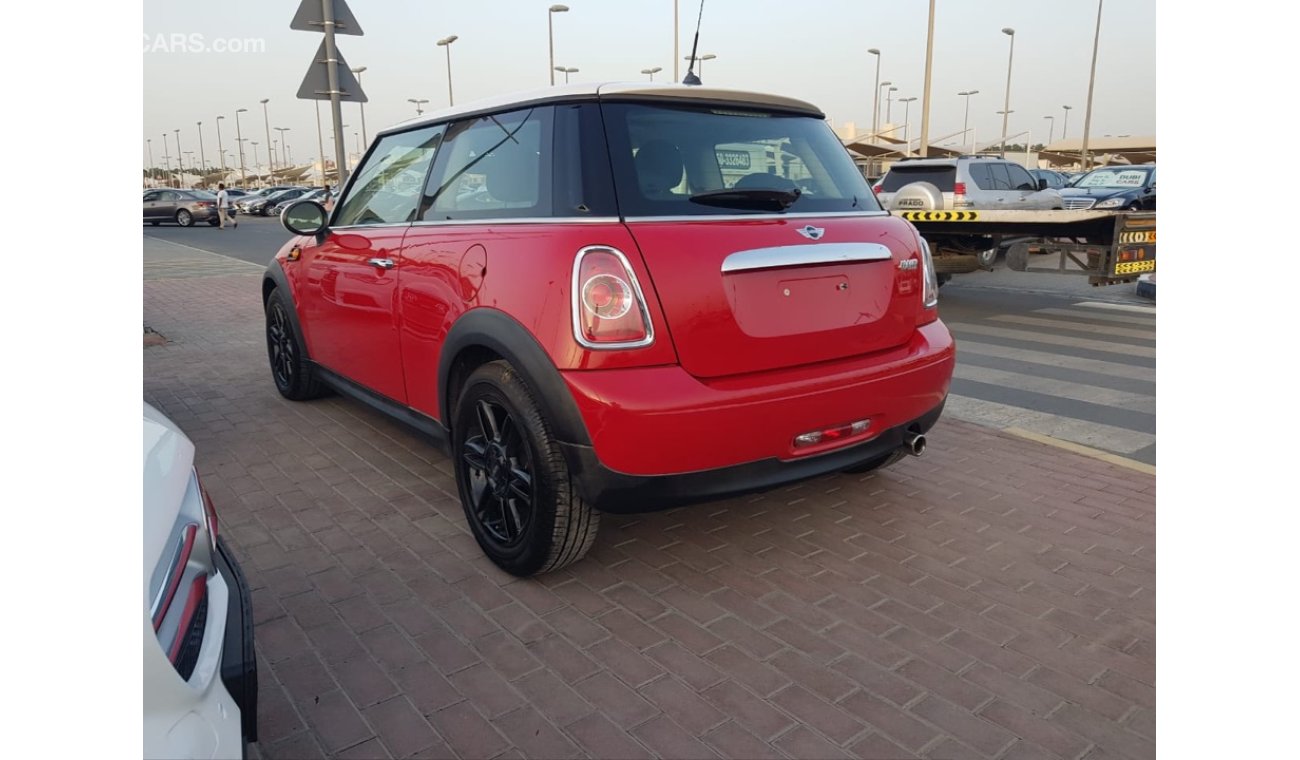 Mini Cooper Mini copper model 2013 GCC car prefect condition full service full option low mileage