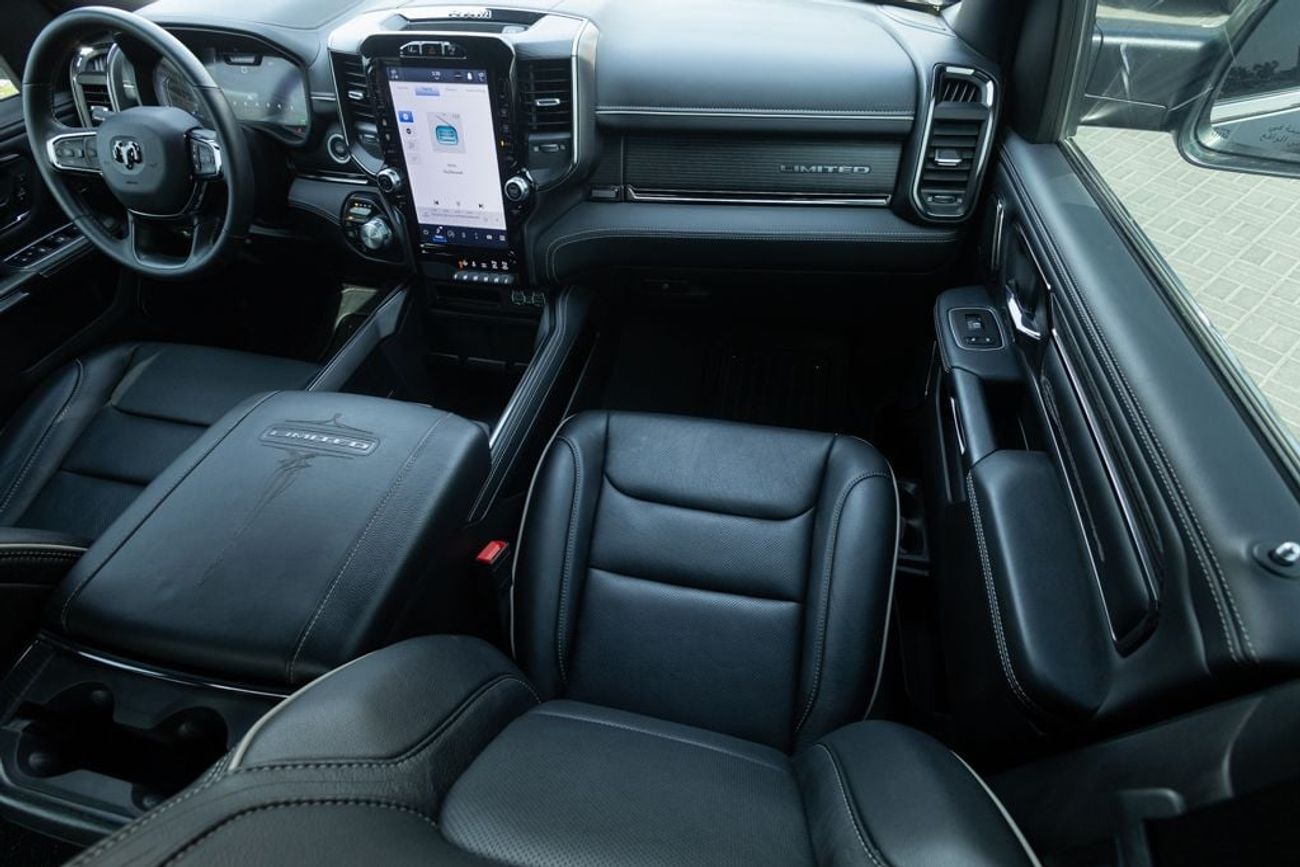 RAM 1500 Limited Crew Cab 5.7L