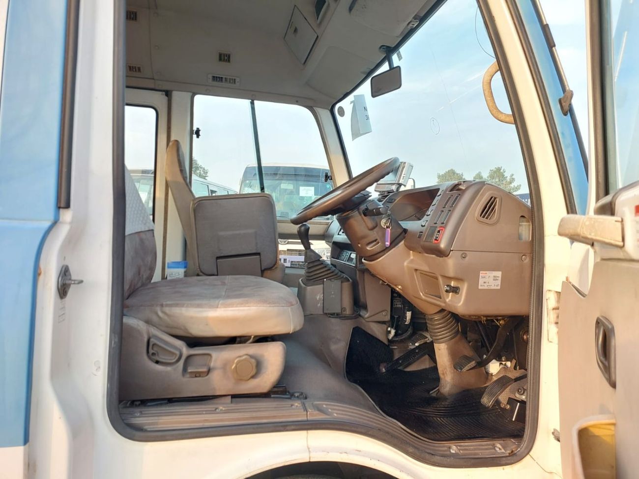 Mitsubishi Rosa (RAMADAN OFFER) MITSUBISHI ROSA BUS RHD 1998 MODEL 5.2 L DIESEL MANUAL(PM00311)