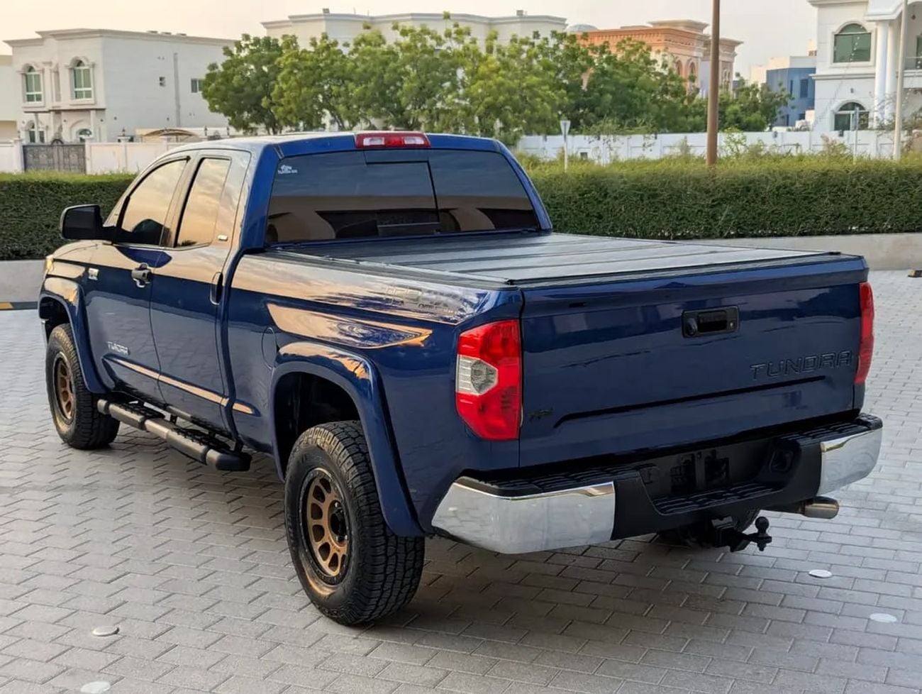 Toyota Tundra STD (NON GCC) 4WD Truck SR5 2014 - American Specs - Excellent Condition