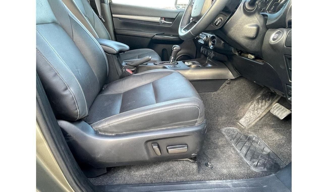 تويوتا هيلوكس diesel 2.8 liter automatic right hand drive with 4 side cameras leather power seats push button star