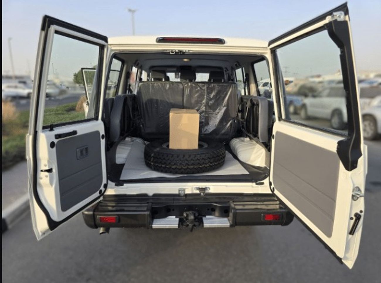 تويوتا لاند كروزر 70 ECT0100 - TLC76 Hardtop 5 Doors HZJ76 - 4.2L Diesel Manual White