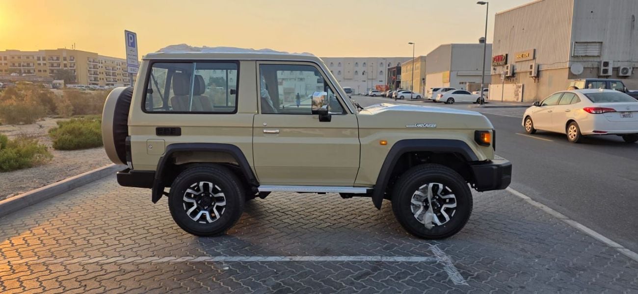 تويوتا لاند كروزر 70 PETROL FULL OPTION
