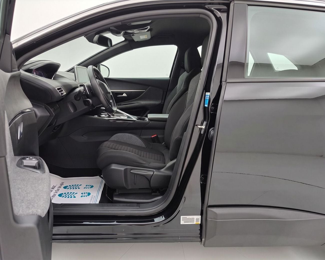 Peugeot 3008 ACTIVE l GCC Specs l 2 Keys l AED 865 / Monthly