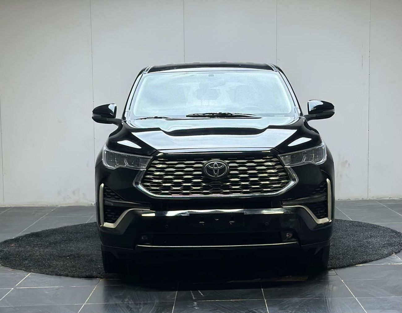 تويوتا إينوفا 2.0L HyCross 7S Hybrid