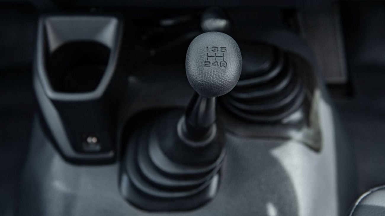 تويوتا لاند كروزر 70 (RHD) TOYOTA LAND CRUISER LC78 4.2D MT MY2023 – WHITE