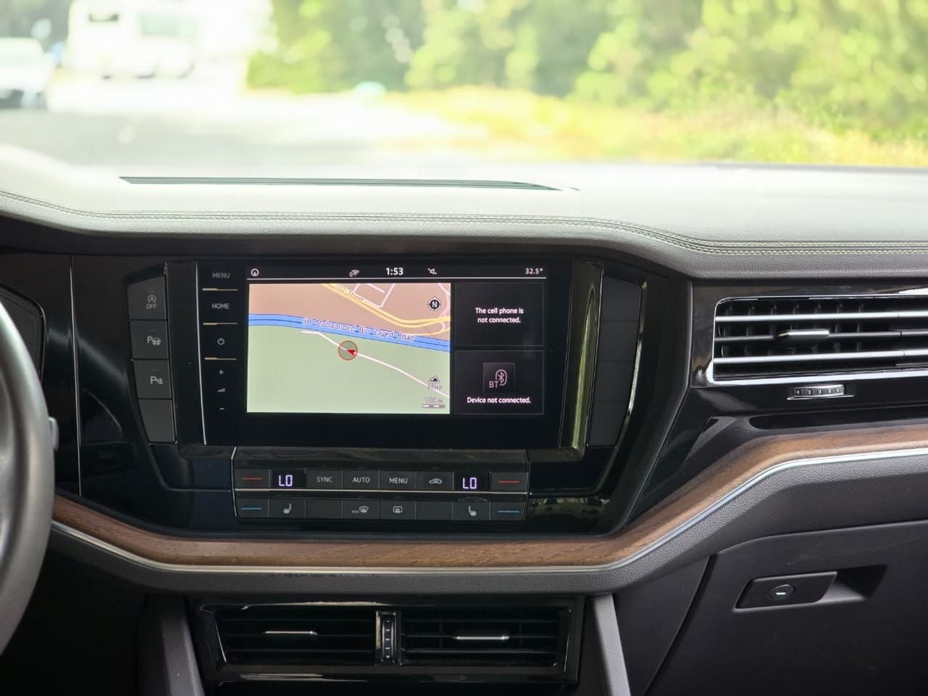 Volkswagen Touareg Comfortline 3.0L VOLKSWAGEN TOUAREG COMFOTLINE 2018 GCC // PERFECT CONDITION // ACCIDENT FREE