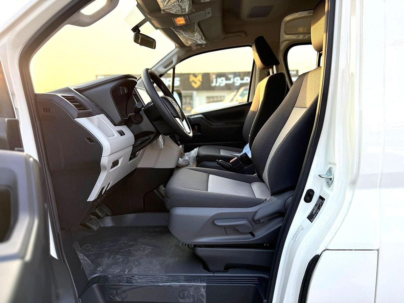 تويوتا هاياس TOYOTA HIACE OMANI 13 SEATS , 3.5L PETROL V6 , M/T HIGH ROOF 2026 MODEL