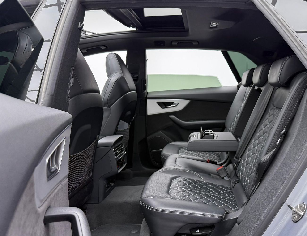 Audi Q8 55 TFSI quattro S-Line 3.0L (340 HP) 2019 Audi Q8 55 TFSI Quattro S-Line, Full Service History, Exce