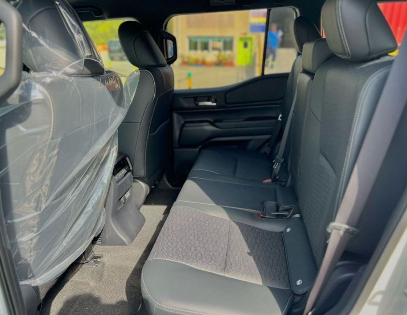 تويوتا برادو 2.4L PETROL FULL OPTION 2024