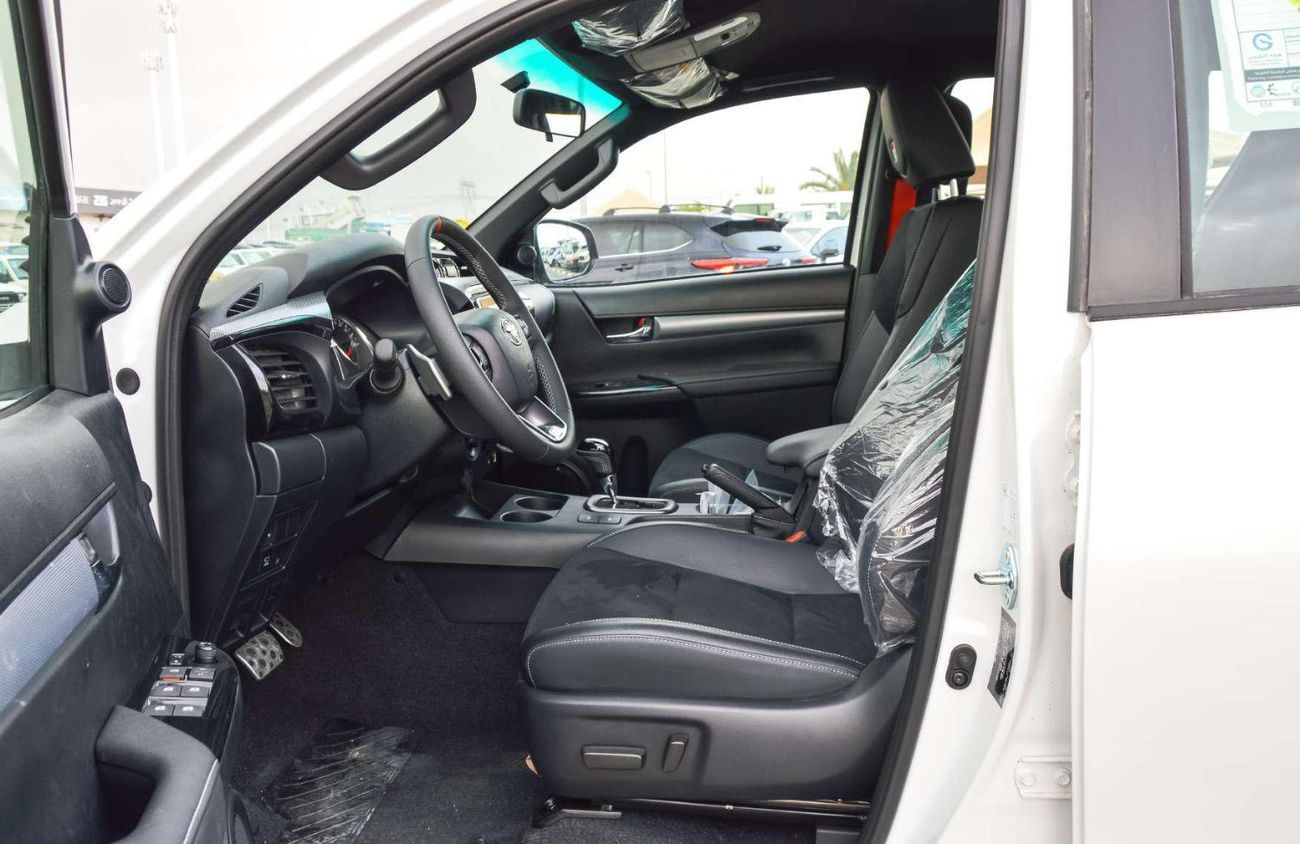 تويوتا هيلوكس TOYOTA HILUX GR 2.8L 4WD 4DOOR AT PICKUP 2024